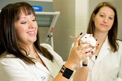 female-students-lab